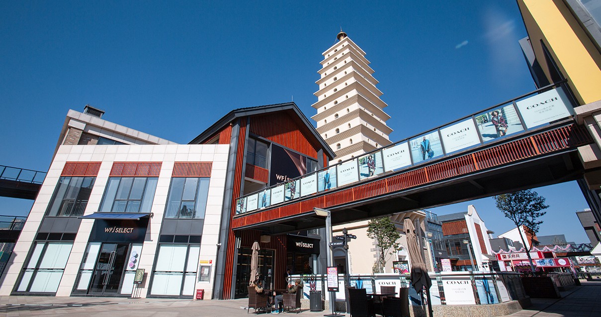 新宝GG奥莱·滇池小镇