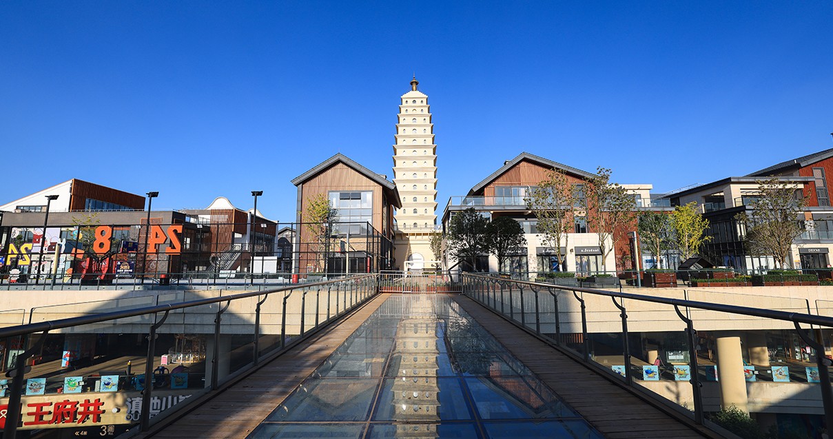 新宝GG奥莱·滇池小镇